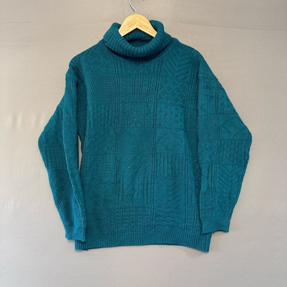 Huntington Ridge Women’s Turtleneck Sweater Size Medium 100% Acrylic